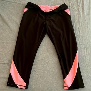 ‼️ $2 for $15‼️🔥 Pink and black Avia workout leggings size medium
